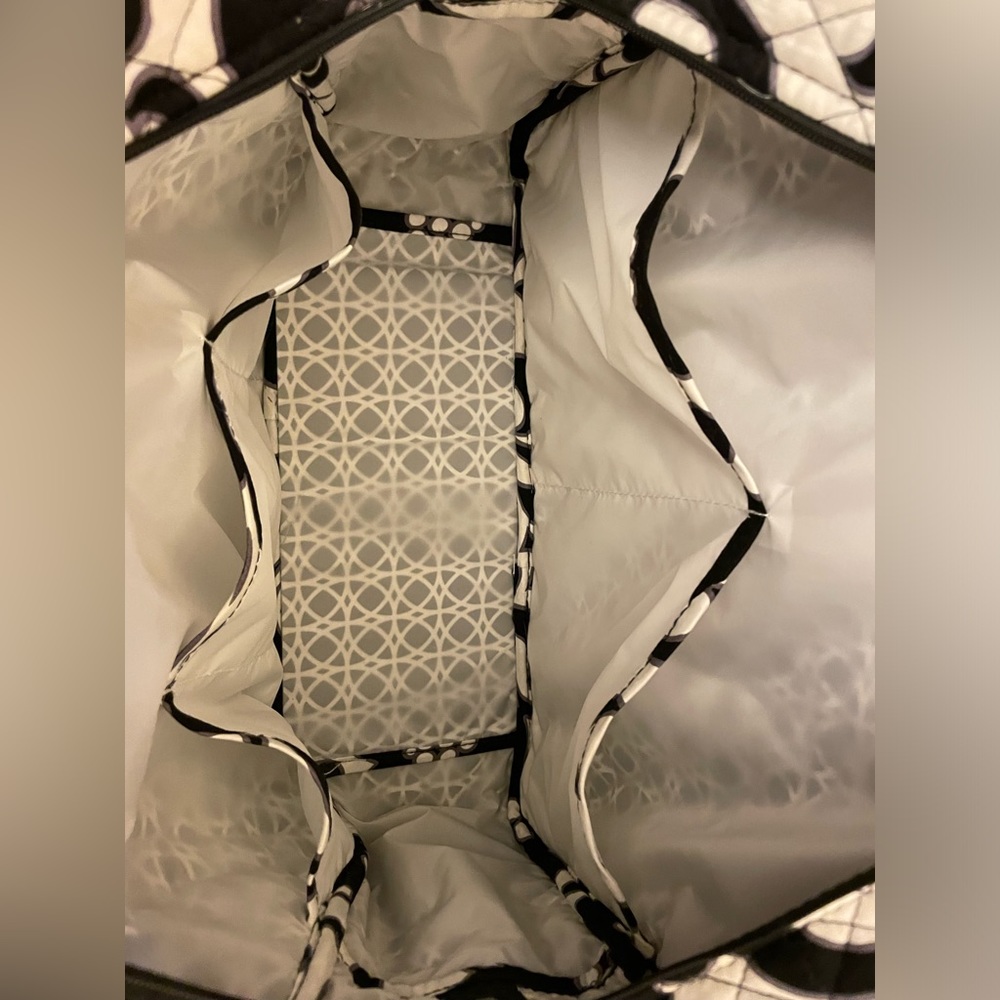 Vera Bradley Baby Bag /Diaper Bag Night & Day with White Interior Changing Pad - Picture 5 of 16